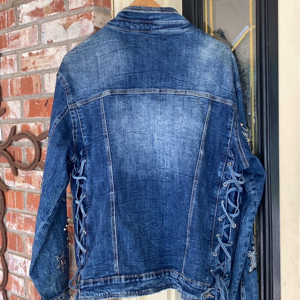 Jean jacket with shinny starts. - Picture 3 of 5